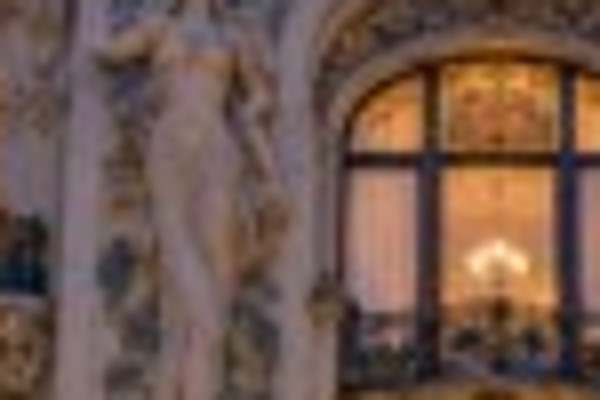 An art nouveau facade: Standard enlargement